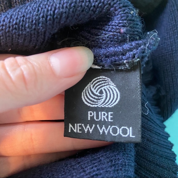 Men’s Vintage Burberry sweater - Picture 7 of 10